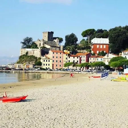 Grace House A San Terenzo Lägenhet